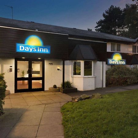 Days Inn Hotel Fleet Εξωτερικό φωτογραφία