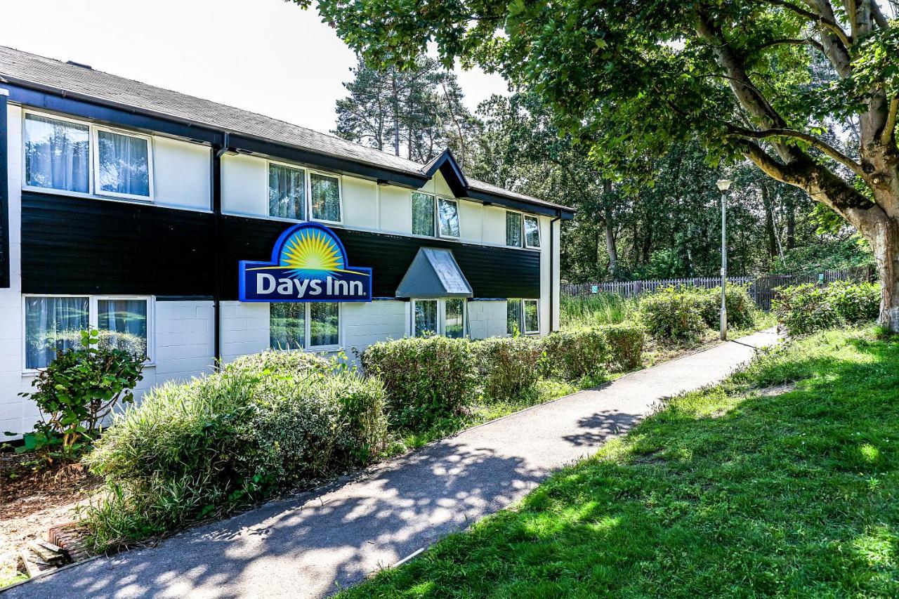 Days Inn Hotel Fleet Εξωτερικό φωτογραφία