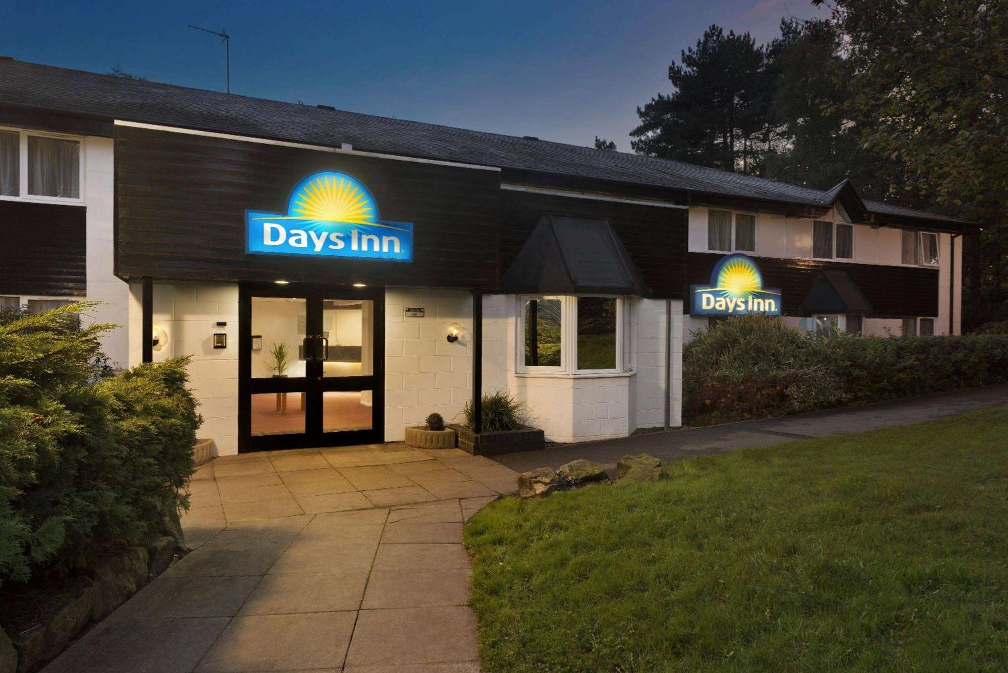 Days Inn Hotel Fleet Εξωτερικό φωτογραφία